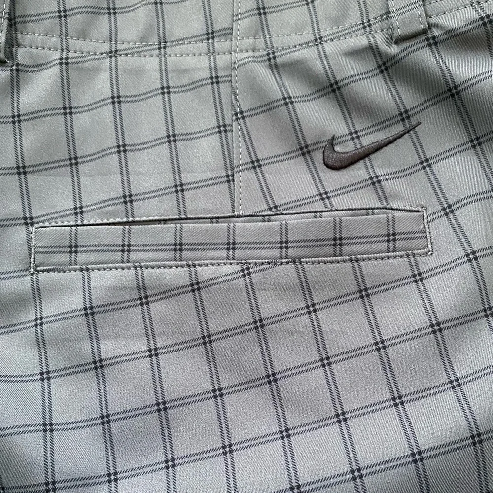 Nike Dri Fit Men’s Sz 38 Dark Gray Plaid Golf Shorts‎